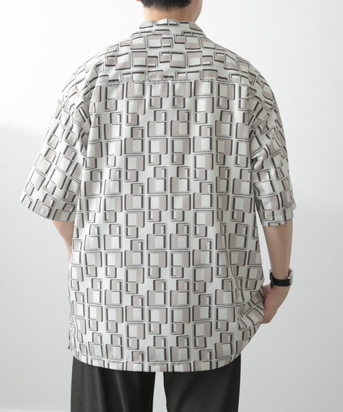 ITEMS URBANRESEARCH（アイテムズ アーバンリサーチ）の「ジオメトリックプリントオープンカラーシャツB（シャツ/ブラウス・メンズ・ブラック/ベージュ/ネイビー・LARGE/MEDIUM）」の12枚目の写真