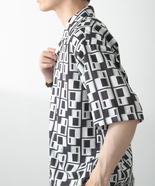 ITEMS URBANRESEARCH（アイテムズ アーバンリサーチ）の「ジオメトリックプリントオープンカラーシャツB（シャツ/ブラウス・メンズ・ブラック/ベージュ/ネイビー・LARGE/MEDIUM）」の15枚目の写真