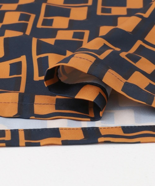 ITEMS URBANRESEARCH（アイテムズ アーバンリサーチ）の「ジオメトリックプリントオープンカラーシャツB（シャツ/ブラウス・メンズ・ブラック/ベージュ/ネイビー・LARGE/MEDIUM）」の4枚目の写真