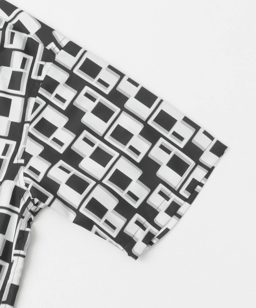 ITEMS URBANRESEARCH（アイテムズ アーバンリサーチ）の「ジオメトリックプリントオープンカラーシャツB（シャツ/ブラウス・メンズ・ブラック/ベージュ/ネイビー・LARGE/MEDIUM）」の6枚目の写真