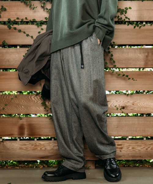 FREAK'S STORE(フリークスストア)の「限定展開 ワイドシルエット ウールライク クライミングパンツ/ワイドスラックス(その他パンツ・メンズ・ベージュ/ブラウン/チャコールグレー/ブラック・LARGE/MEDIUM/SMALL)」の3枚目の写真