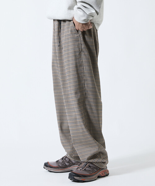 FREAK'S STORE(フリークスストア)の「限定展開 ワイドシルエット ウールライク クライミングパンツ/ワイドスラックス(その他パンツ・メンズ・ベージュ/ブラウン/チャコールグレー/ブラック・LARGE/MEDIUM/SMALL)」の1枚目の写真