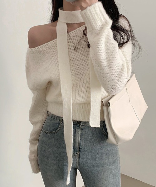 ReRe(リリ)の「リボンタイ付きオフショル風ニットトップス(ニット/セーター・レディース・グレー/グレイッシュベージュ/ホワイト・FREE)」の4枚目の写真