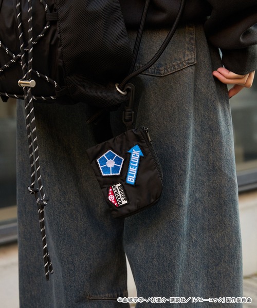 MONO-MART（モノマート）の「【ブルーロック】別注 ポーチ付き ドローコード ナップサック（バックパック/リュック・レディース・ブラック/ブルー/グレー・FREE）」の4枚目の写真