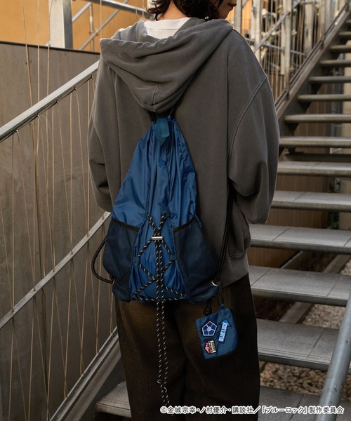 MONO-MART（モノマート）の「【ブルーロック】別注 ポーチ付き ドローコード ナップサック（バックパック/リュック・レディース・ブラック/ブルー/グレー・FREE）」の16枚目の写真