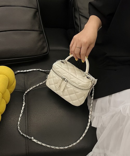 NuNuNa（ヌヌナ）の「【NuNuNa】チェーンストラップ キルティング 合成皮革 ミニショルダーバッグ（ショルダーバッグ・レディース・アイボリー/ブラック/ピンク/パープル/ライトブルー・FREE）」の2枚目の写真