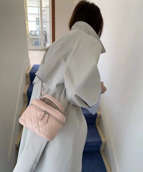 NuNuNa（ヌヌナ）の「【NuNuNa】チェーンストラップ キルティング 合成皮革 ミニショルダーバッグ（ショルダーバッグ・レディース・アイボリー/ブラック/ピンク/パープル/ライトブルー・FREE）」の9枚目の写真