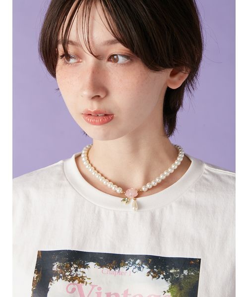 LILY BROWN（リリーブラウン）の「ローズパールネックレス（ネックレス・レディース・ホワイト/ピンク/ブルー・F）」の8枚目の写真