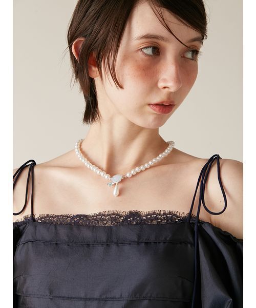 LILY BROWN（リリーブラウン）の「ローズパールネックレス（ネックレス・レディース・ホワイト/ピンク/ブルー・F）」の12枚目の写真