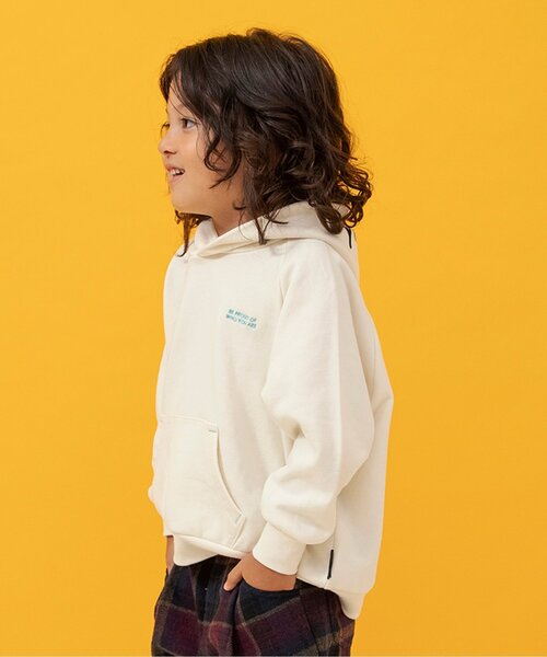 BREEZE（ブリーズ）の「【ジュニア対応】バックロゴフーディー（パーカー・キッズ・エメラルド/オフホワイト・90/100/110/120/130/140/150/160）」の2枚目の写真