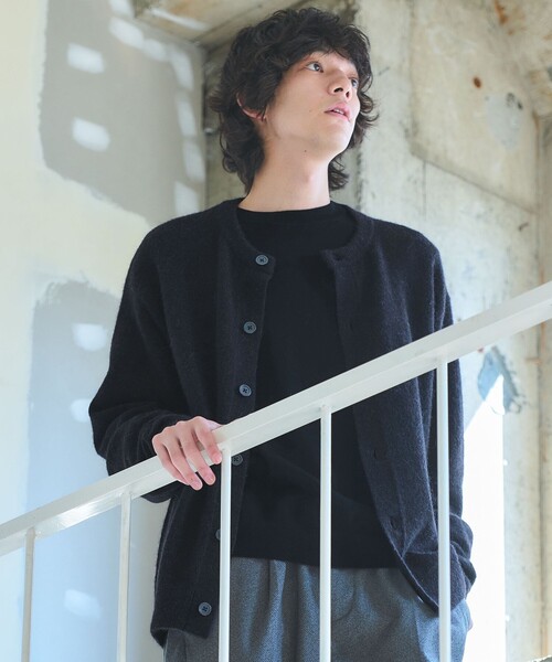 green label relaxing(グリーンレーベルリラクシング)の「アルパカ ブレンド クルーネック カーディガン(カーディガン/ボレロ・メンズ・レッド/グレー/ダークグレー・L/M/S/XL)」の2枚目の写真