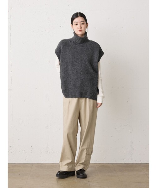 MidiUmi（ミディウミ）の「MidiUmi マルチポケットワークパンツ（その他パンツ・レディース・チャコールグレー/ベージュ・FREE）」の2枚目の写真