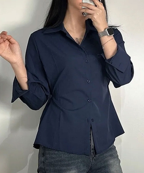 VIVID LADY（ビビッドレディー）の「ウエスト ボタン付き カラーシャツ（シャツ/ブラウス・レディース・ネイビー/ホワイト/ライトブルー・FREE）」の3枚目の写真