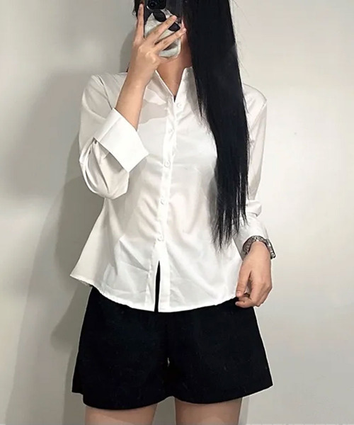 VIVID LADY（ビビッドレディー）の「ウエスト ボタン付き カラーシャツ（シャツ/ブラウス・レディース・ネイビー/ホワイト/ライトブルー・FREE）」の4枚目の写真