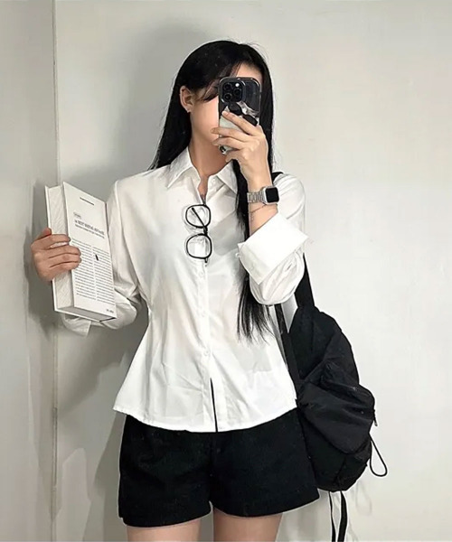 VIVID LADY（ビビッドレディー）の「ウエスト ボタン付き カラーシャツ（シャツ/ブラウス・レディース・ネイビー/ホワイト/ライトブルー・FREE）」の5枚目の写真