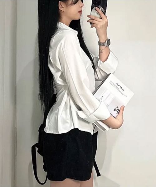 VIVID LADY（ビビッドレディー）の「ウエスト ボタン付き カラーシャツ（シャツ/ブラウス・レディース・ネイビー/ホワイト/ライトブルー・FREE）」の6枚目の写真