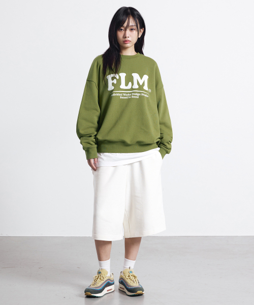 F.ILLUMINATE（フィルミネイト）の「FLM ボールドロゴ スウェットシャツ - オリーブ（スウェット・レディース・その他・LARGE/SMALL/MEDIUM）」の4枚目の写真