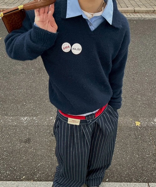 UNDERSTATEMENTs(アンダーステイトメント)の「【ユニセックス】缶バッチ付きスキッパーニットポロ(ニット/セーター・メンズ・グレー/ライトブルー/ネイビー・MEDIUM/LARGE)」の3枚目の写真