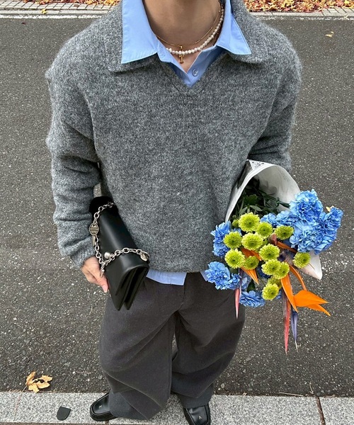 UNDERSTATEMENTs(アンダーステイトメント)の「【ユニセックス】缶バッチ付きスキッパーニットポロ(ニット/セーター・メンズ・グレー/ライトブルー/ネイビー・MEDIUM/LARGE)」の2枚目の写真