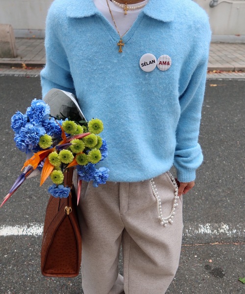 UNDERSTATEMENTs(アンダーステイトメント)の「【ユニセックス】缶バッチ付きスキッパーニットポロ(ニット/セーター・メンズ・グレー/ライトブルー/ネイビー・MEDIUM/LARGE)」の1枚目の写真