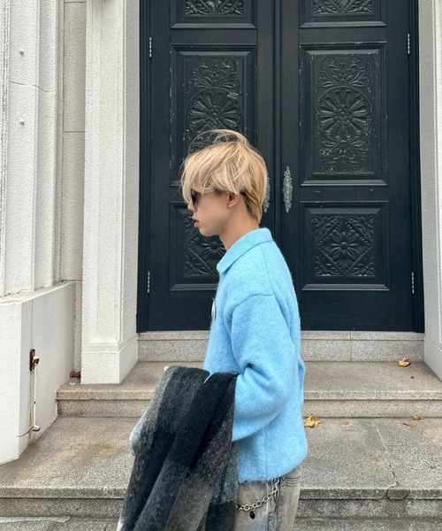 UNDERSTATEMENTs(アンダーステイトメント)の「【ユニセックス】缶バッチ付きスキッパーニットポロ(ニット/セーター・メンズ・グレー/ライトブルー/ネイビー・MEDIUM/LARGE)」の6枚目の写真