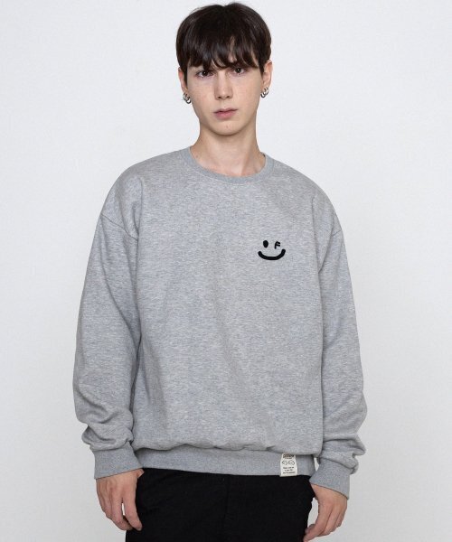 GRAVER（グレーバー）の「[ユニセックス]スモールドローイングスマイルマンツーマン_グレー（スウェット・レディース・グレー・LARGE/MEDIUM/SMALL）」の2枚目の写真