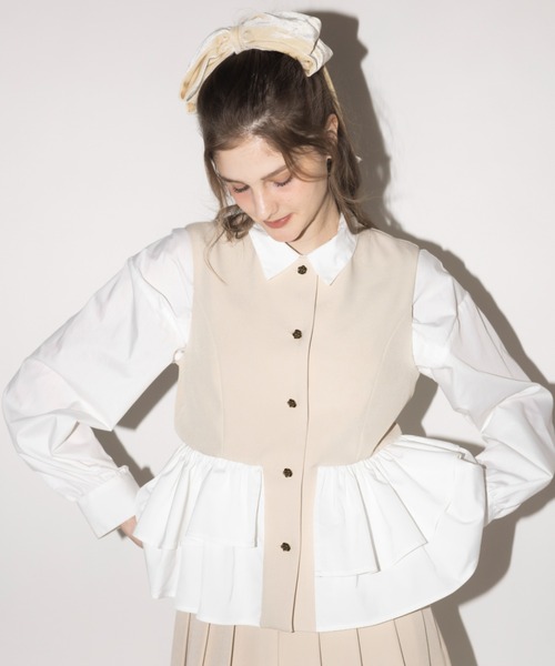 idem（イデム）の「peplum lady vest / ノースリーブペプラムベスト（ベスト・レディース・ベージュ/ブラック・FREE）」の2枚目の写真