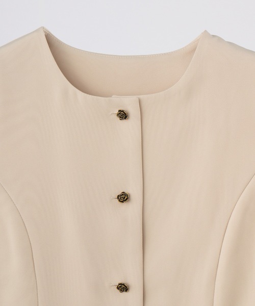 idem（イデム）の「peplum lady vest / ノースリーブペプラムベスト（ベスト・レディース・ベージュ/ブラック・FREE）」の6枚目の写真