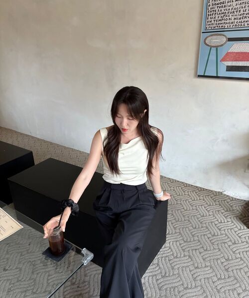 MAYVERU(メイバーユー)の「Balm Off-Shoulder Sleeveless T-Shirt _ Yellow(Tシャツ/カットソー・レディース・イエロー・FREE)」の6枚目の写真