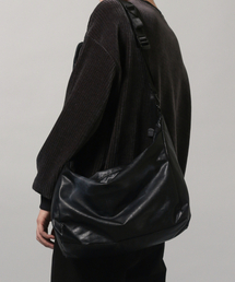 BSMT（ベースメントアーカイブ）の「Soft synthetic leather big crossbody bag（メッセンジャーバッグ）」