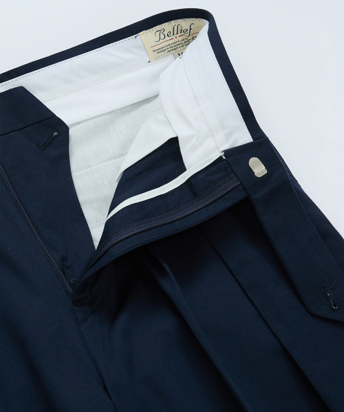 BELLIEF(ベリーフ)の「Gabardine cotton Double Pleats Wide Chino Pants (Navy)(その他パンツ・メンズ・その他・MEDIUM/LARGE/X-LARGE)」の3枚目の写真