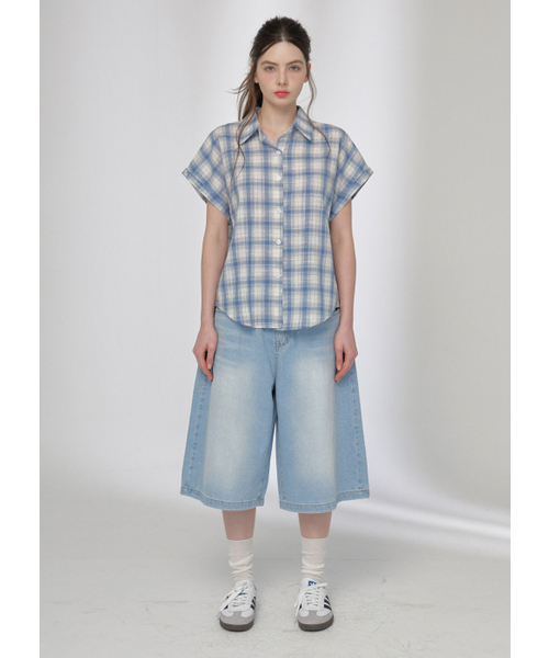 BUTTON UP(ボタンアップ)の「シグネチャーワイドバミューダデニムパンツ(その他パンツ・レディース・その他・SMALL/MEDIUM/LARGE)」の2枚目の写真