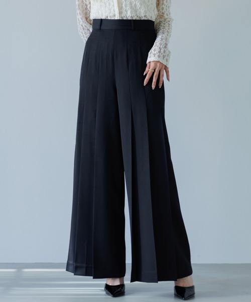 SENEE（セニー）の「high waist pleated slacks（ハイウエストプリーツスラックス）（スラックス・レディース・ベージュ/ブラック・MEDIUM/SMALL）」の3枚目の写真