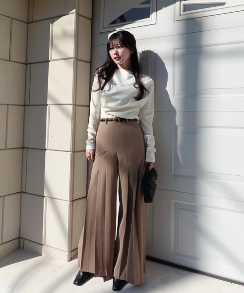 SENEE（セニー）の「high waist pleated slacks（ハイウエストプリーツスラックス）（スラックス・レディース・ベージュ/ブラック・MEDIUM/SMALL）」の19枚目の写真