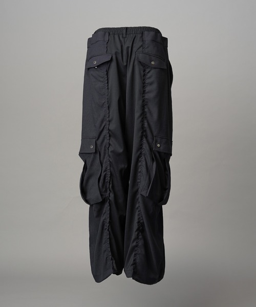 MAISON SPECIAL(メゾンスペシャル)の「《UNISEX》Cut-off Docking Prime-Wide Cargo Pants/カットオフドッキングプライムワイドカーゴパンツ【MAISON SPECIAL/メゾンスペシャル】■セットアップ対応■(カーゴパンツ・メンズ・チャコールグレー/ブラック・0/1/2)」の13枚目の写真