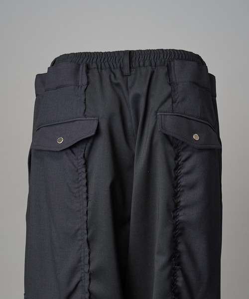 MAISON SPECIAL(メゾンスペシャル)の「《UNISEX》Cut-off Docking Prime-Wide Cargo Pants/カットオフドッキングプライムワイドカーゴパンツ【MAISON SPECIAL/メゾンスペシャル】■セットアップ対応■(カーゴパンツ・メンズ・チャコールグレー/ブラック・0/1/2)」の21枚目の写真