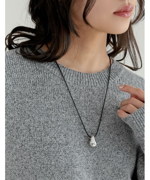 Re:EDIT（リエディ）の「ドロップモチーフフェイクレザーネックレス（ネックレス・レディース・シルバー・FREE）」の2枚目の写真