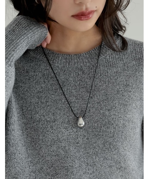 Re:EDIT（リエディ）の「ドロップモチーフフェイクレザーネックレス（ネックレス・レディース・シルバー・FREE）」の4枚目の写真