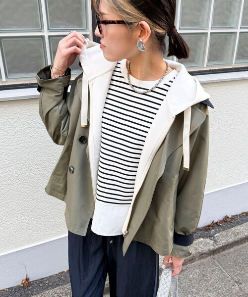 NOLLEY’S（ノーリーズ）の「バイカラーショートトレンチコート（ブルゾン・レディース・オリーブ/ベージュ・38）」の3枚目の写真