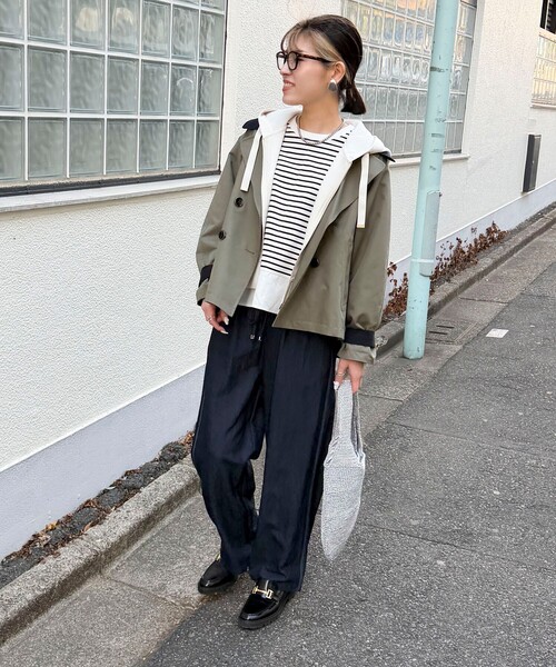 NOLLEY’S（ノーリーズ）の「バイカラーショートトレンチコート（ブルゾン・レディース・オリーブ/ベージュ・38）」の4枚目の写真