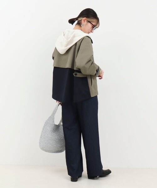 NOLLEY’S（ノーリーズ）の「バイカラーショートトレンチコート（ブルゾン・レディース・オリーブ/ベージュ・38）」の13枚目の写真