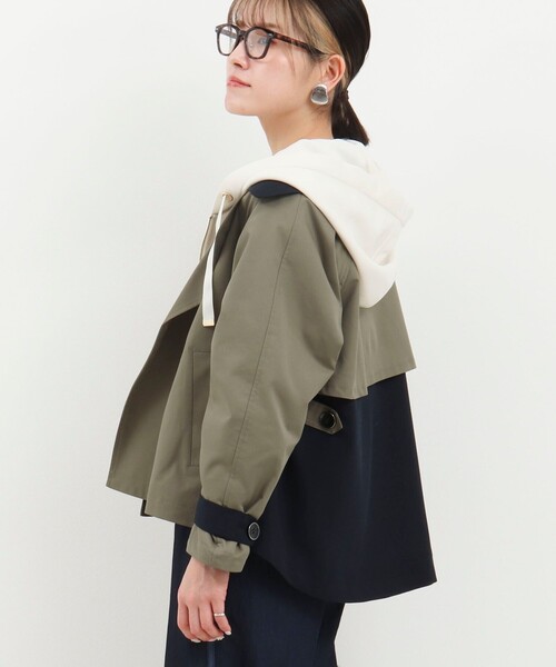 NOLLEY’S（ノーリーズ）の「バイカラーショートトレンチコート（ブルゾン・レディース・オリーブ/ベージュ・38）」の14枚目の写真