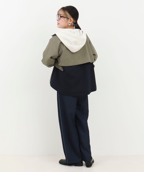 NOLLEY’S（ノーリーズ）の「バイカラーショートトレンチコート（ブルゾン・レディース・オリーブ/ベージュ・38）」の16枚目の写真