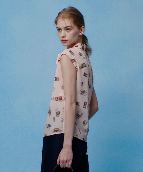 LOULOU WILLOUGHBY（ルルウィルビー）の「WEB 一部店舗限定【LOULOU WILLOUGHBY】レタープリントリボンブラウス（シャツ/ブラウス・レディース・ピンク/ネイビー・2）」の7枚目の写真