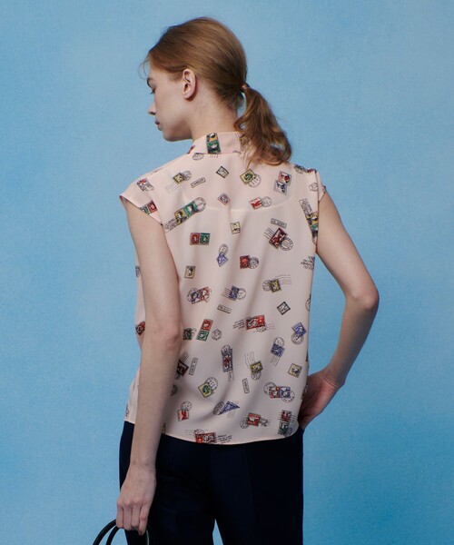 LOULOU WILLOUGHBY（ルルウィルビー）の「WEB 一部店舗限定【LOULOU WILLOUGHBY】レタープリントリボンブラウス（シャツ/ブラウス・レディース・ピンク/ネイビー・2）」の8枚目の写真