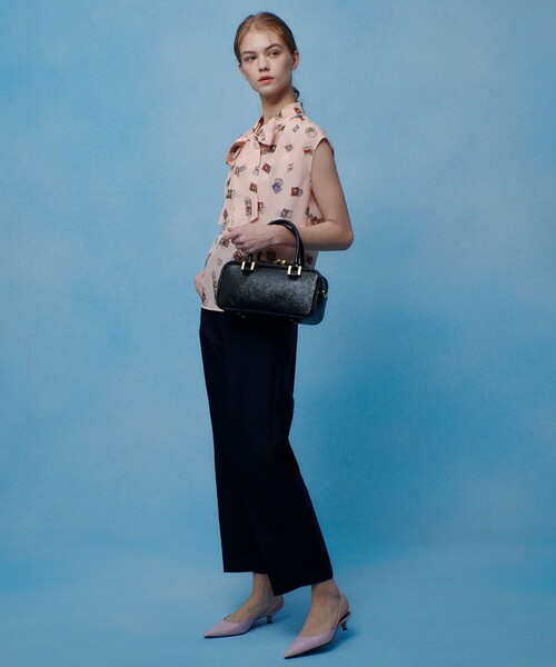 LOULOU WILLOUGHBY（ルルウィルビー）の「WEB 一部店舗限定【LOULOU WILLOUGHBY】レタープリントリボンブラウス（シャツ/ブラウス・レディース・ピンク/ネイビー・2）」の9枚目の写真