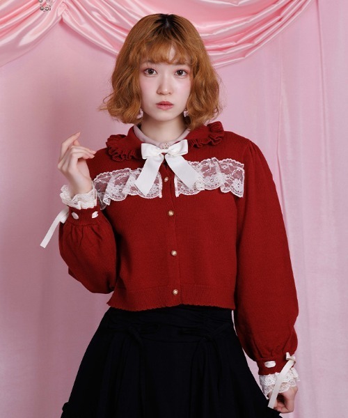 axes femme POETIQUE（アクシーズファムポエティック）の「袖口レース衿付きニットカーディガン（カーディガン/ボレロ・レディース・ピンク/レッド/ブラック・MEDIUM）」の3枚目の写真