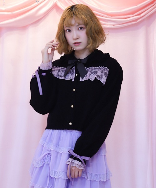 axes femme POETIQUE（アクシーズファムポエティック）の「袖口レース衿付きニットカーディガン（カーディガン/ボレロ・レディース・ピンク/レッド/ブラック・MEDIUM）」の2枚目の写真