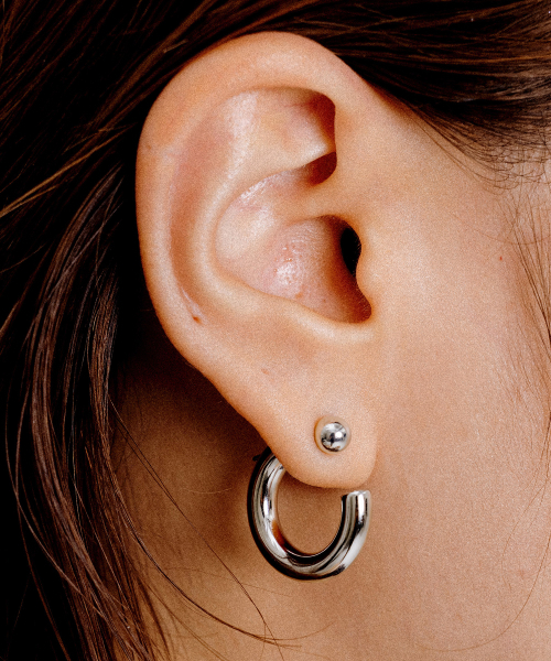 SCALETTO(スカーレット)の「UR002 Ball and Hoop Earrings(ピアス(両耳用)・レディース・シルバー・FREE)」の2枚目の写真