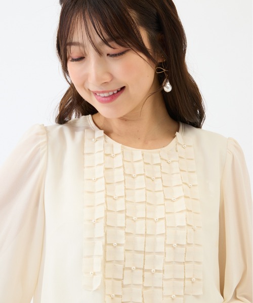 Rose Tiara(ローズティアラ)の「【セットアップ対応】バルーンヘムブラウス(シャツ/ブラウス・レディース・オフホワイト/ベージュ/ブラック・46/42/38)」の2枚目の写真